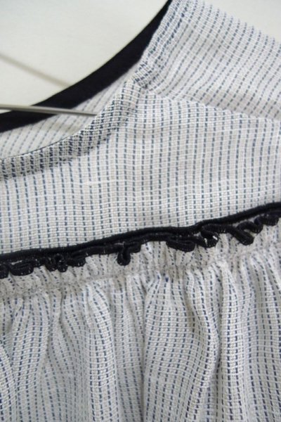 画像2: 3/4袖 ブラウス ギャザード ／FINE LIGHT STRIPES(6,8A) (2)