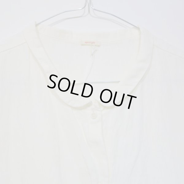 小さめな丸襟が素敵です！