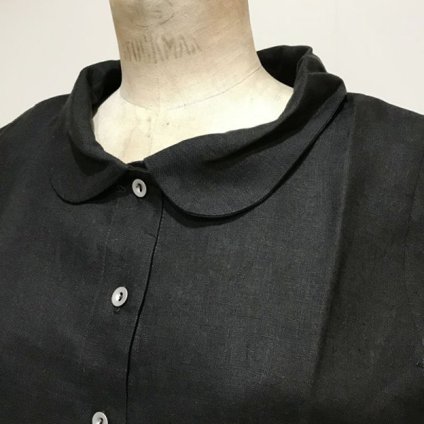 画像2: VDJ レディース UNIFORME キャップスリーブ丸襟ブラウス／LIN NOIR(サイズ2のみ) (2)