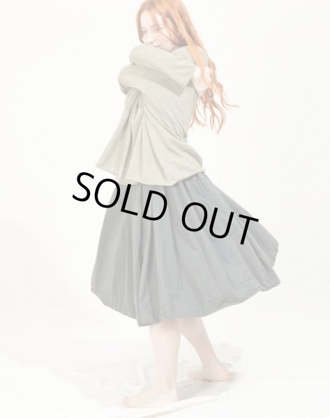 カラー違いです、スタイリングの参考画像