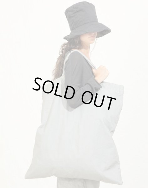 カラー違いです、スタイリングの参考画像