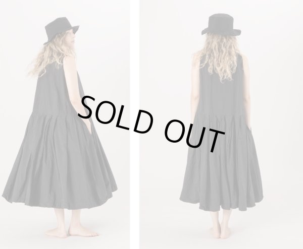 画像2: ALBUM 3024 PLEATED SLEEVELESS DRESS -BLACK- (2)